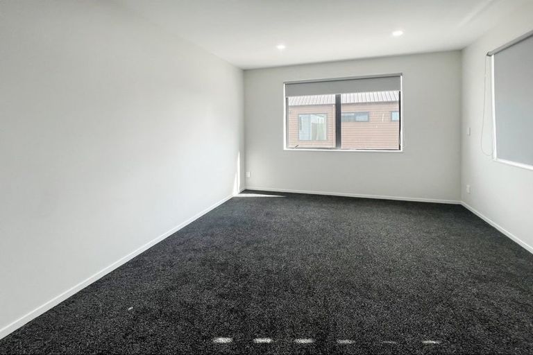 Photo of property in 16 Yellow Pear Lane, Karaka, 2578