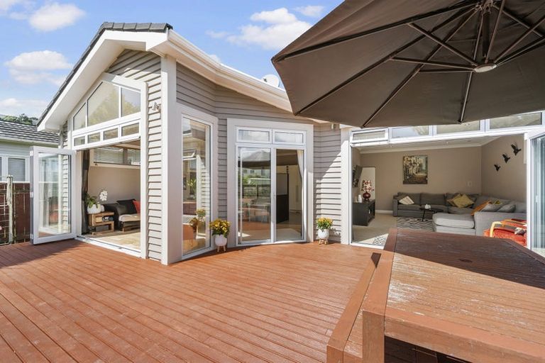 Photo of property in 5 Streatlam Crescent, Strathmore Park, Wellington, 6022