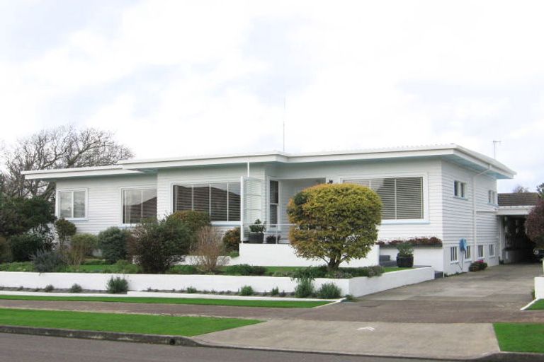 Photo of property in 5 Phoenix Avenue, Hokowhitu, Palmerston North, 4410
