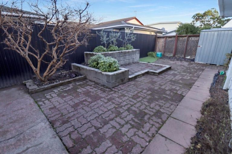 Photo of property in 2/45 Whites Line West, Woburn, Lower Hutt, 5010