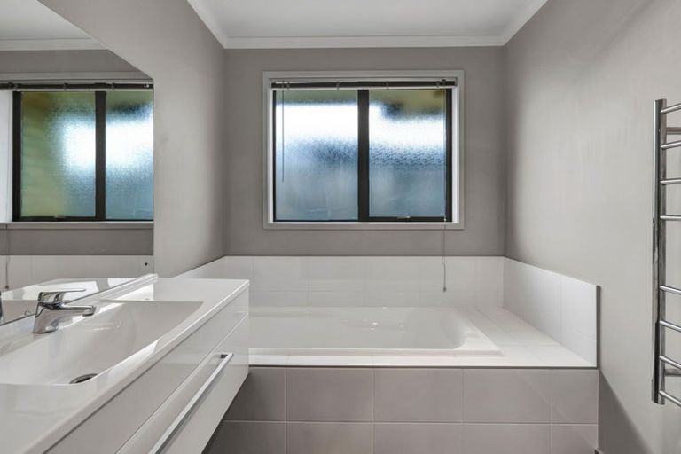 Photo of property in 4 Amy Way, Bell Block, New Plymouth, 4312