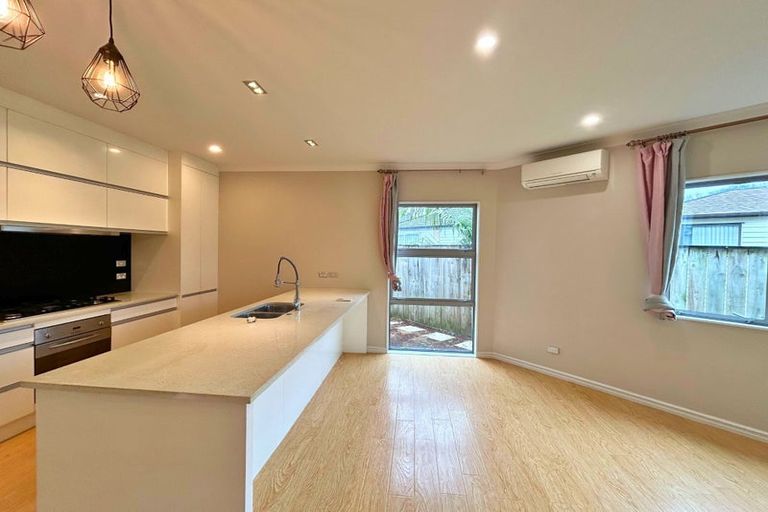 Photo of property in 21f Stamford Crescent, Flat Bush, Auckland, 2019