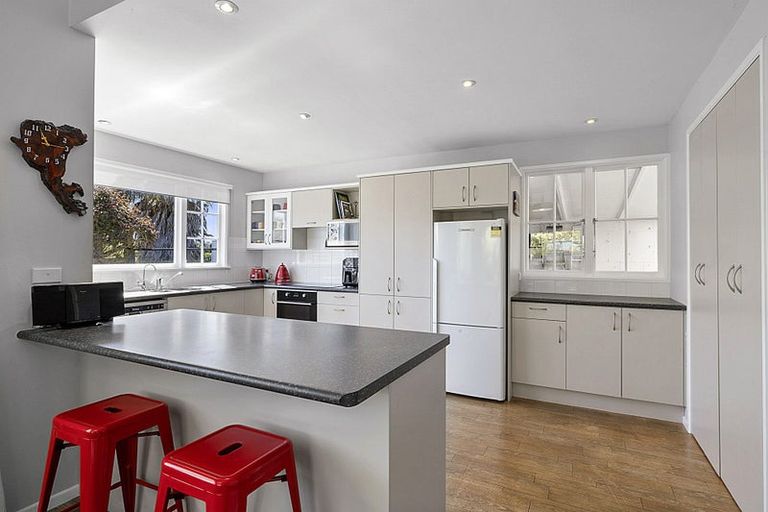 Photo of property in 29 Nevada Drive, Merrilands, New Plymouth, 4312