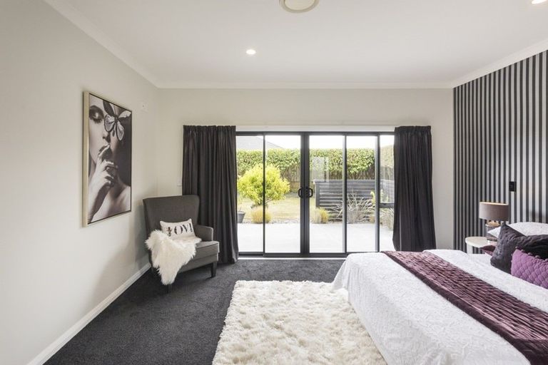 Photo of property in 6 Manhattan Court, Kelvin Grove, Palmerston North, 4414