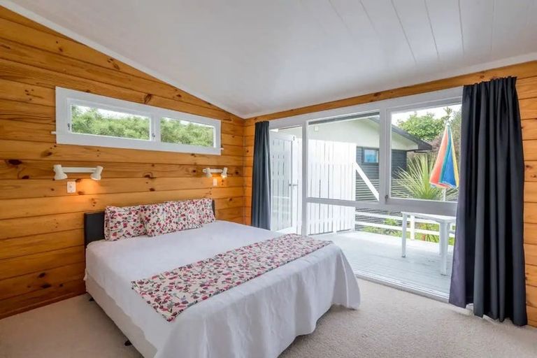 Photo of property in 8-8a Walton Avenue, Waikanae, 5036