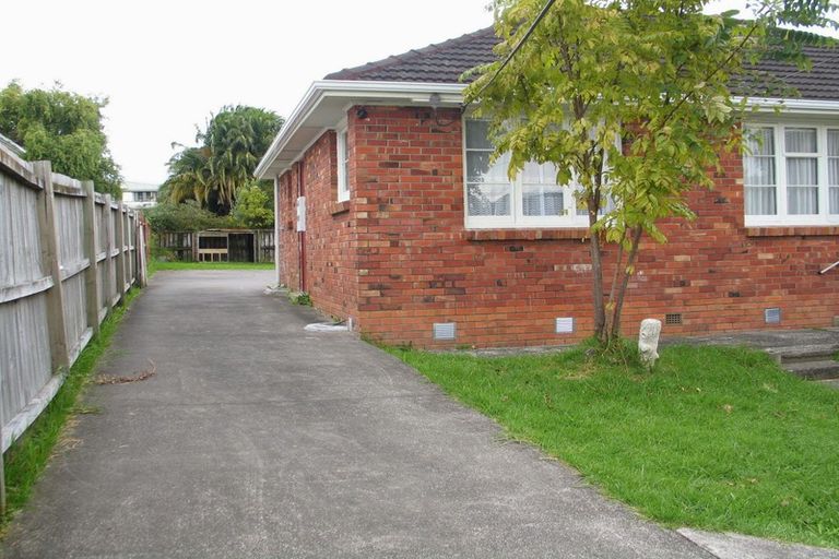 Photo of property in 9 Valdale Road, Henderson, Auckland, 0610