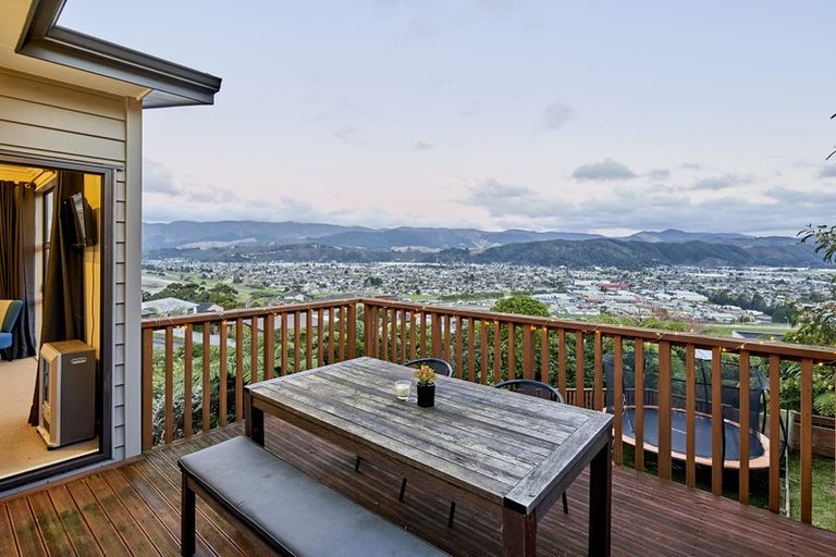 Photo of property in 15 Swain Grove, Riverstone Terraces, Upper Hutt, 5018