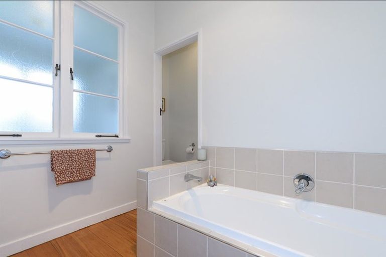 Photo of property in 462 Devonport Road, Tauranga South, Tauranga, 3112