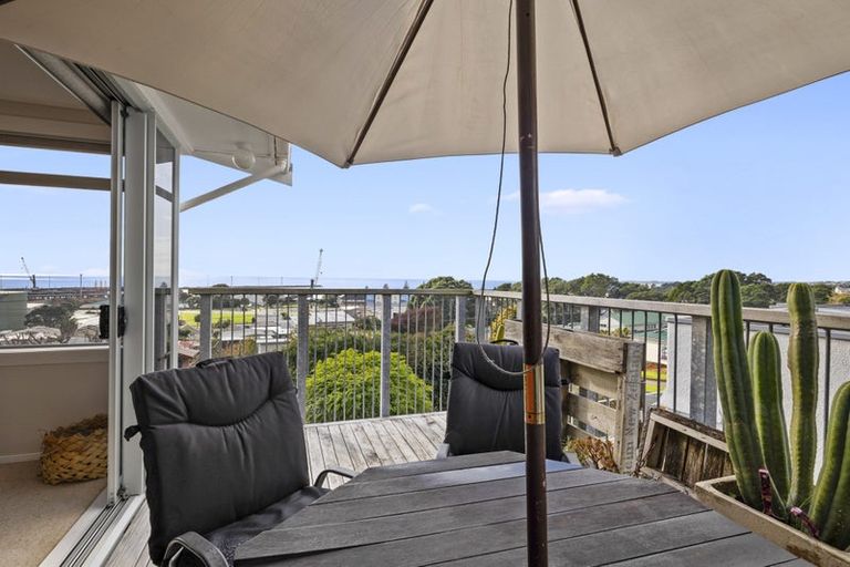 Photo of property in 3 Weston Street, Moturoa, New Plymouth, 4310