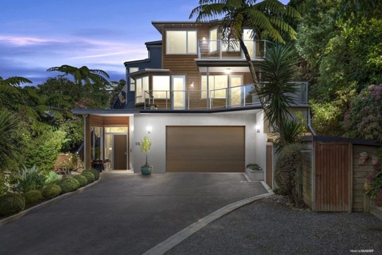 Photo of property in 35 Finnimore Terrace, Vogeltown, Wellington, 6021