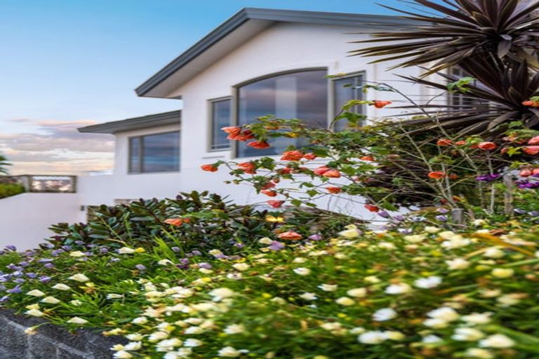 Photo of property in 1 Sandhurst Rise, Henderson, Auckland, 0612