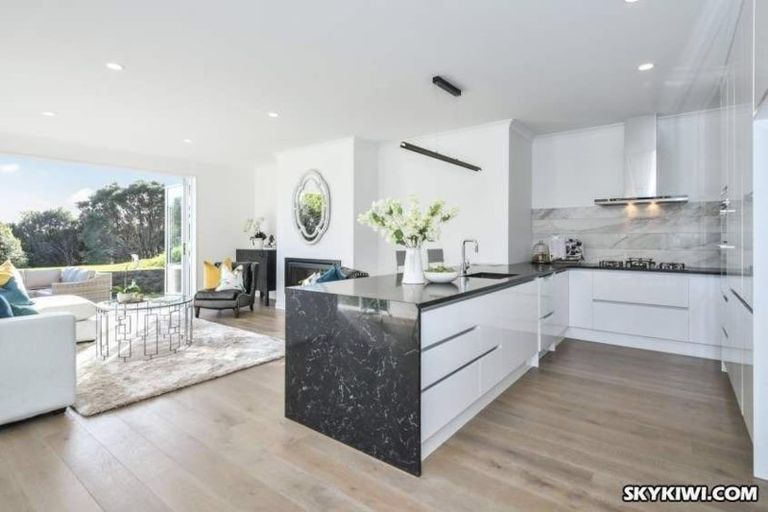 Photo of property in 1 Edmonton Avenue, Onehunga, Auckland, 1061