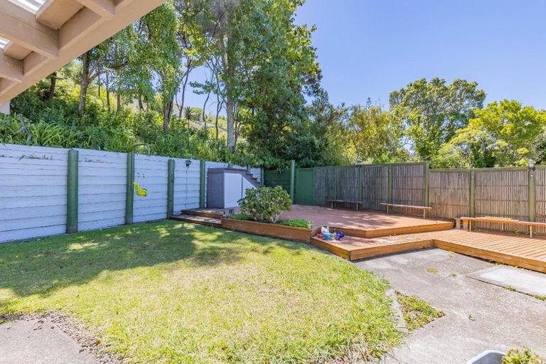 Photo of property in 5 Noeleen Street, Glenfield, Auckland, 0629