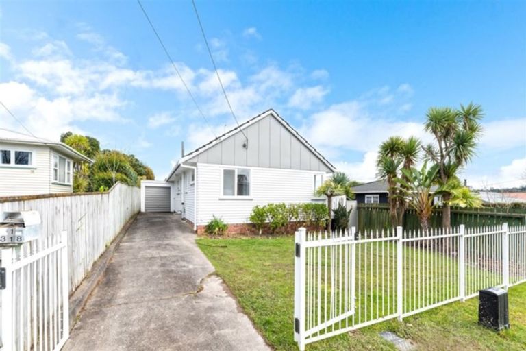 Photo of property in 1/318 Rangatira Road, Beach Haven, Auckland, 0626