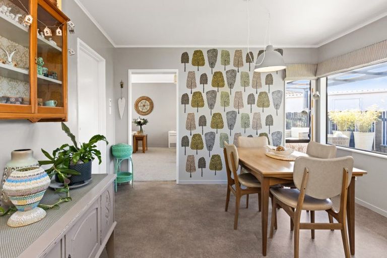 Photo of property in 21 Townshend Crescent, Greenmeadows, Napier, 4112