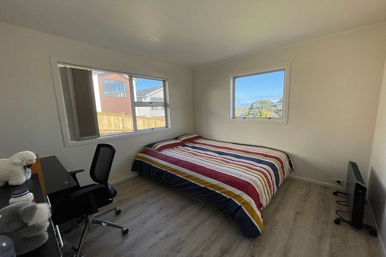 Photo of property in 42 Cyclarama Crescent, Massey, Auckland, 0614