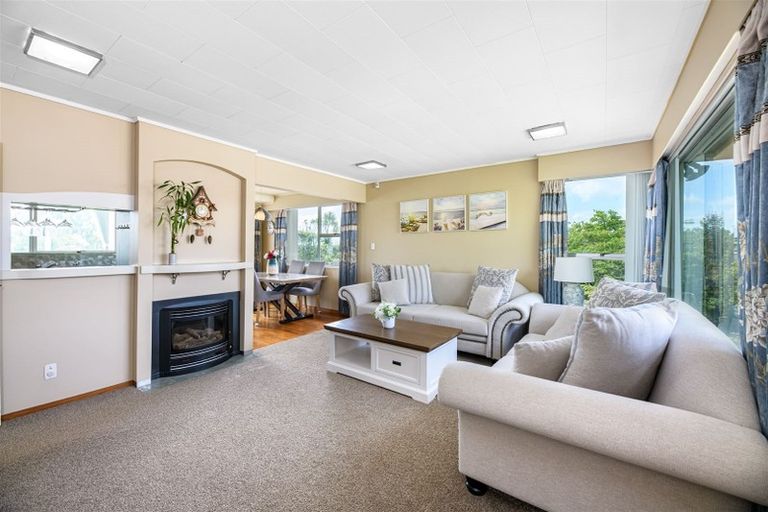 Photo of property in 35 Spence Road, Henderson, Auckland, 0612