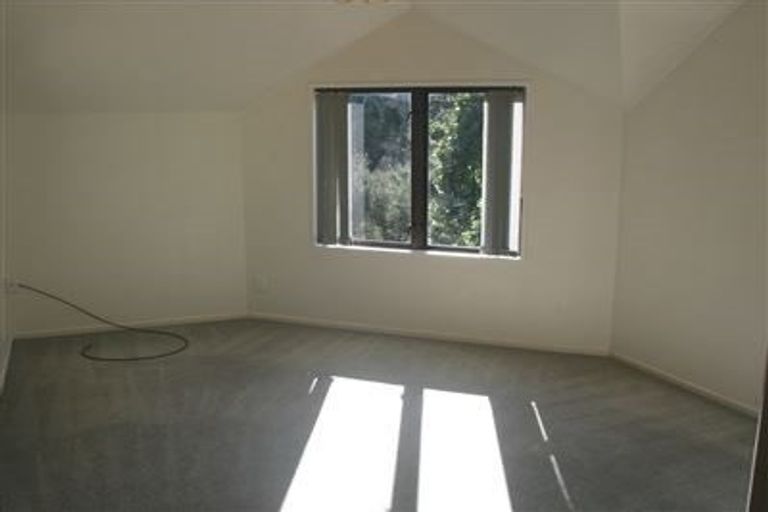 Photo of property in 1/20-22 Waratah Street, Birkenhead, Auckland, 0626