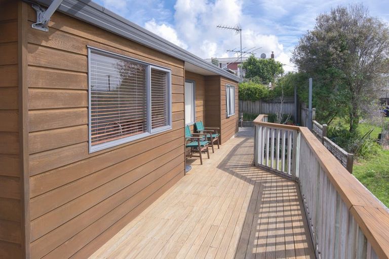 Photo of property in 2/310 Wairau Road, Glenfield, Auckland, 0629