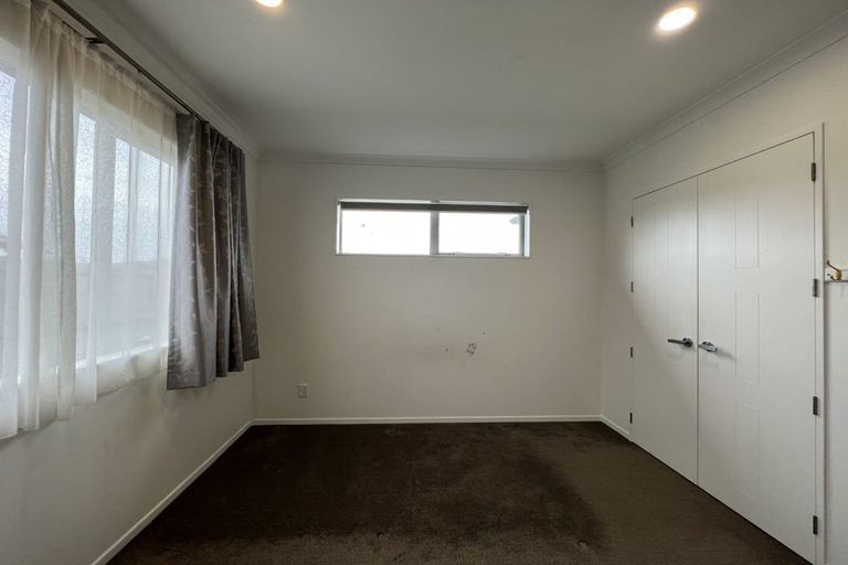 Photo of property in 587 Great South Road, Rosehill, Papakura, 2113