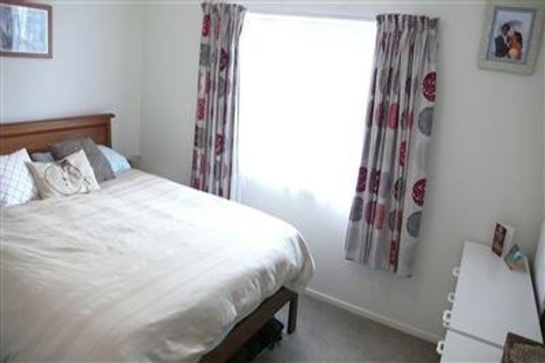 Photo of property in 1/23 Pavola Grove, Glenfield, Auckland, 0629