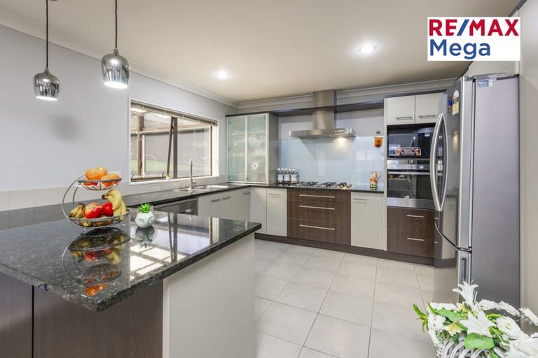 Photo of property in 10 Terrasini Drive, Flat Bush, Auckland, 2019