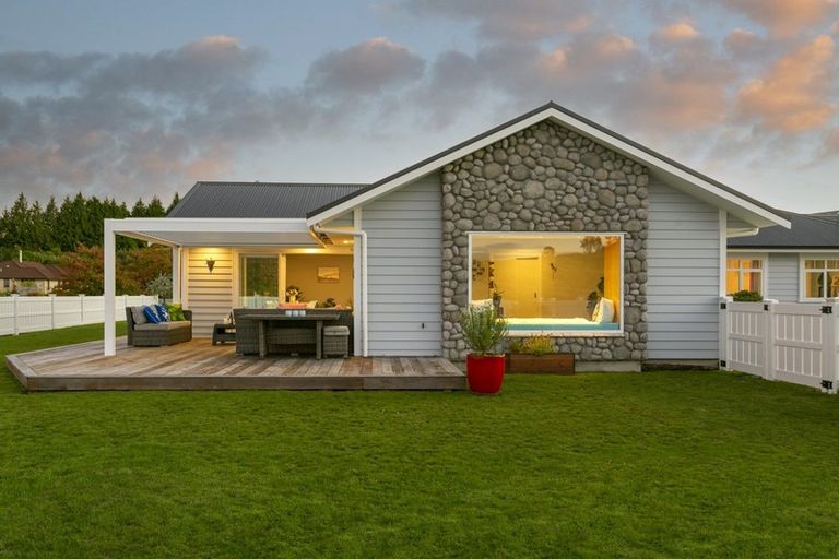 Photo of property in 97 Loch Views Road, Acacia Bay, Taupo, 3385