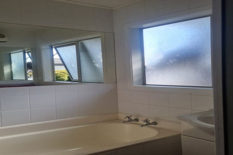 Photo of property in 90 Bill Hercock Street, Pirimai, Napier, 4112