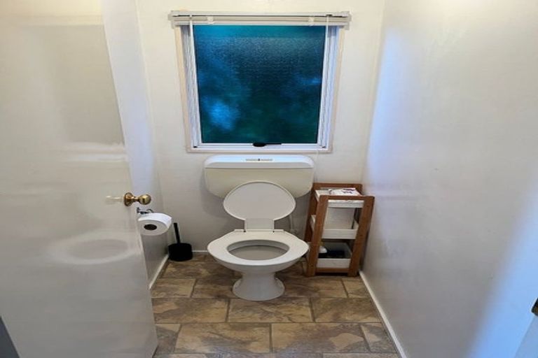 Photo of property in 15a Heathglen Place, Bayview, Auckland, 0629