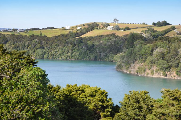 Photo of property in 5 Kookaburra Drive, Tawharanui Peninsula, Warkworth, 0986