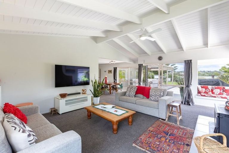 Photo of property in 24 Settlers Grove, Orewa, 0931