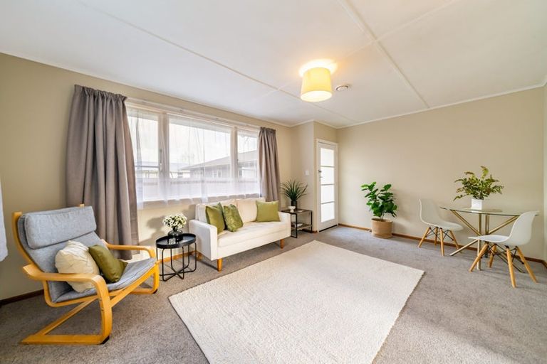 Photo of property in 2/8 Oregon Drive, Maoribank, Upper Hutt, 5018