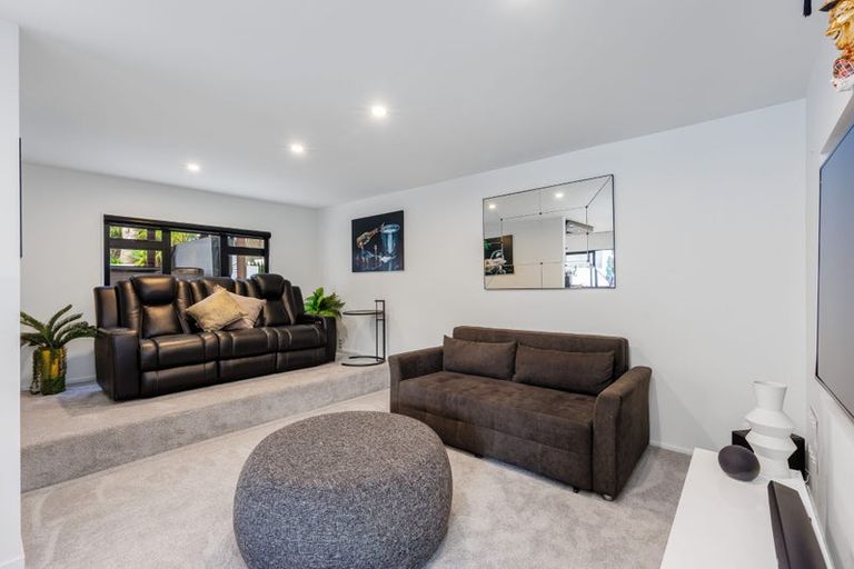 Photo of property in 3 Holyoake Place, Chatswood, Auckland, 0626