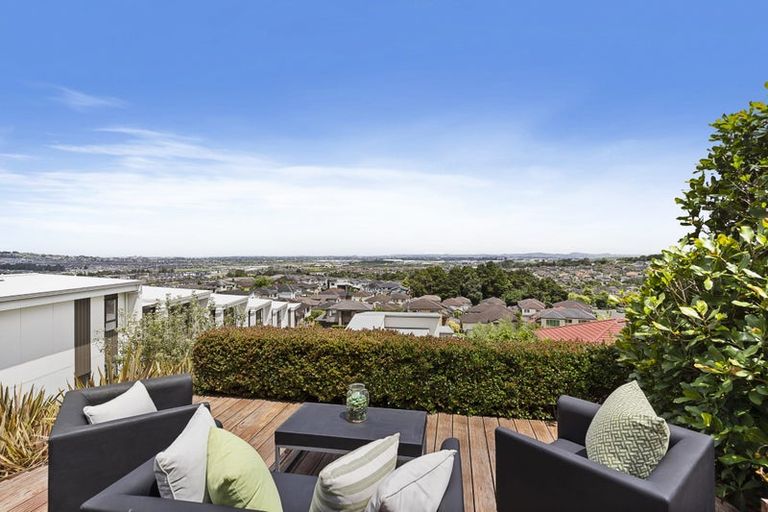 Photo of property in 4 Ravello Rise, Flat Bush, Auckland, 2019