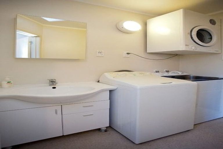 Photo of property in 102 Harbour Terrace, North Dunedin, Dunedin, 9016