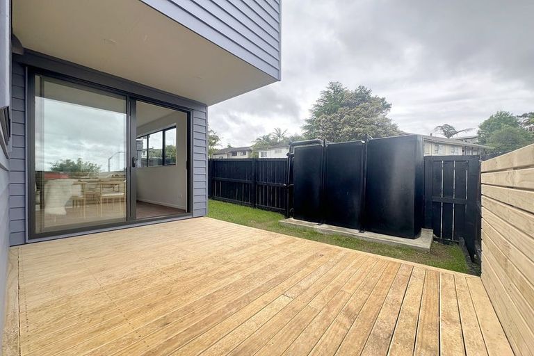 Photo of property in 6b Landsdale Place, Massey, Auckland, 0614