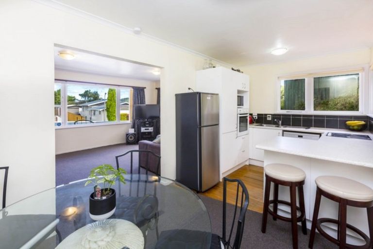 Photo of property in 29 Vista Crescent, Maoribank, Upper Hutt, 5018