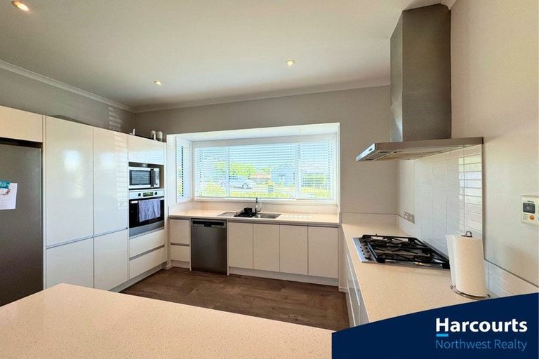 Photo of property in 5 Malbec Place, Huapai, Kumeu, 0810