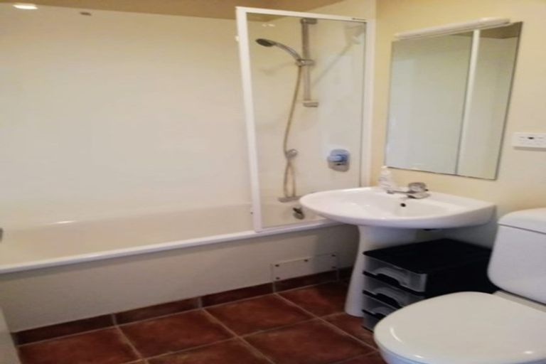 Photo of property in 21 Mt Lebanon Lane, Henderson, Auckland, 0612