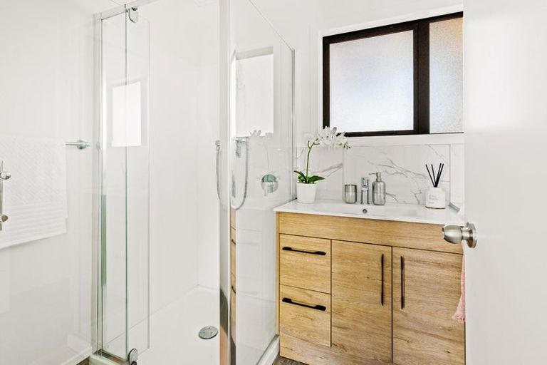 Photo of property in 107 Te Atatu Road, Te Atatu South, Auckland, 0610