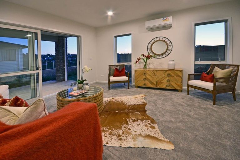 Photo of property in 11 Bearing Parade, Long Bay, Auckland, 0630