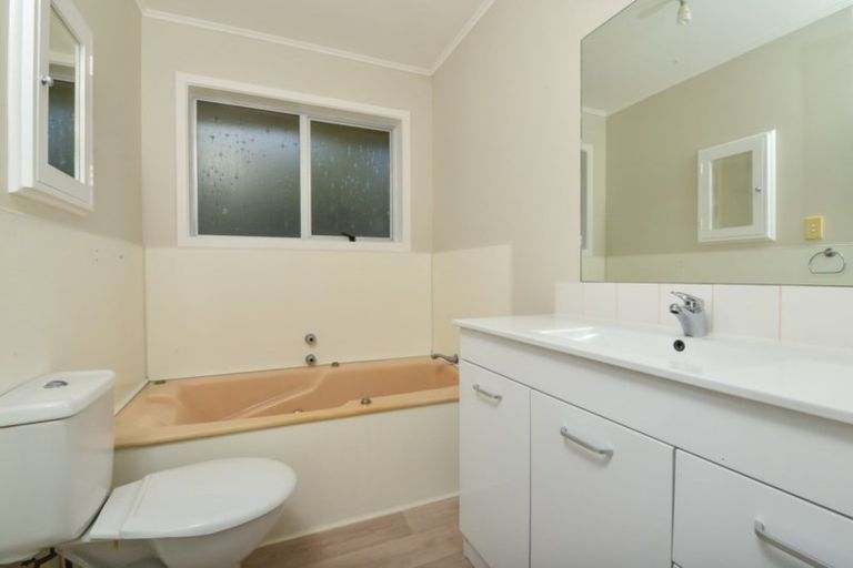 Photo of property in 51 Russleigh Drive, Dinsdale, Hamilton, 3204