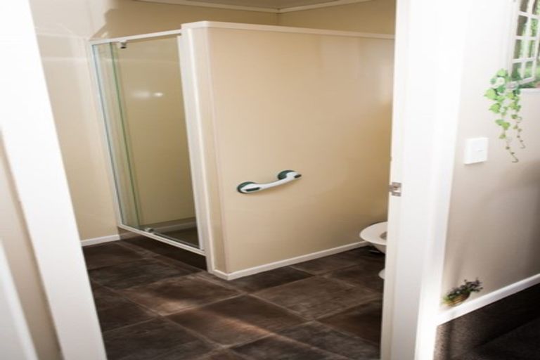 Photo of property in 35 Carluke Street, Paparangi, Wellington, 6037