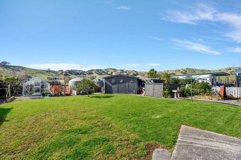 Photo of property in 18 Karaka Road, Kawakawa Bay, Papakura, 2585