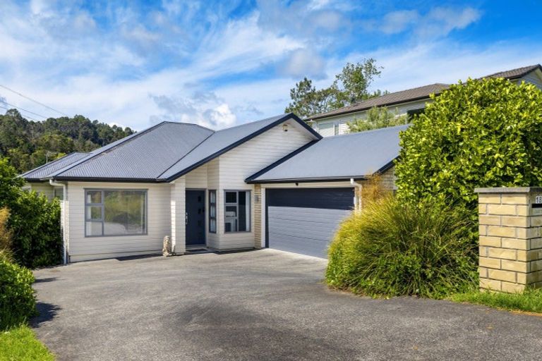 Photo of property in 18 Crabb Fields Lane, Riverhead, 0820