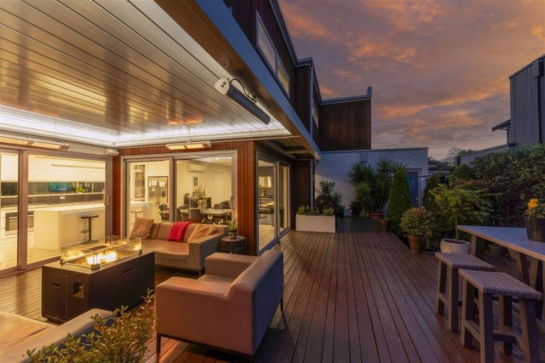 Photo of property in 2 Jacksons Road, Merivale, Christchurch, 8014