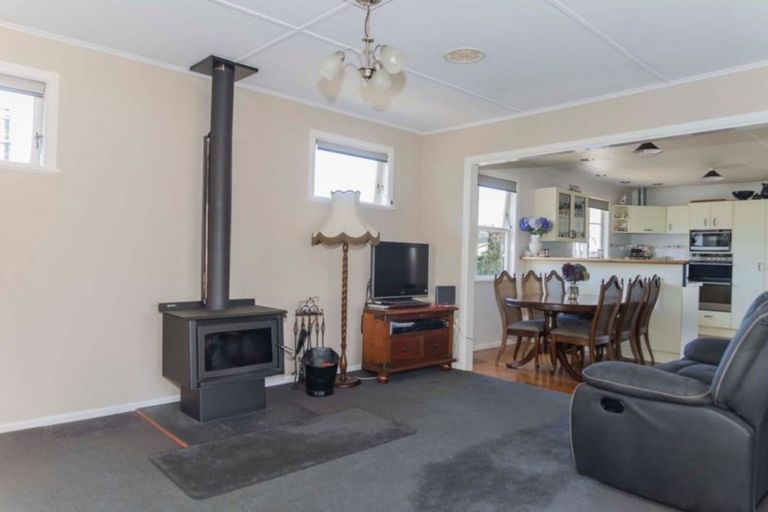 Photo of property in 17 Smith Street, Dannevirke, 4930