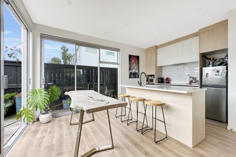 Photo of property in 2/89 Salisbury Road, Birkdale, Auckland, 0626