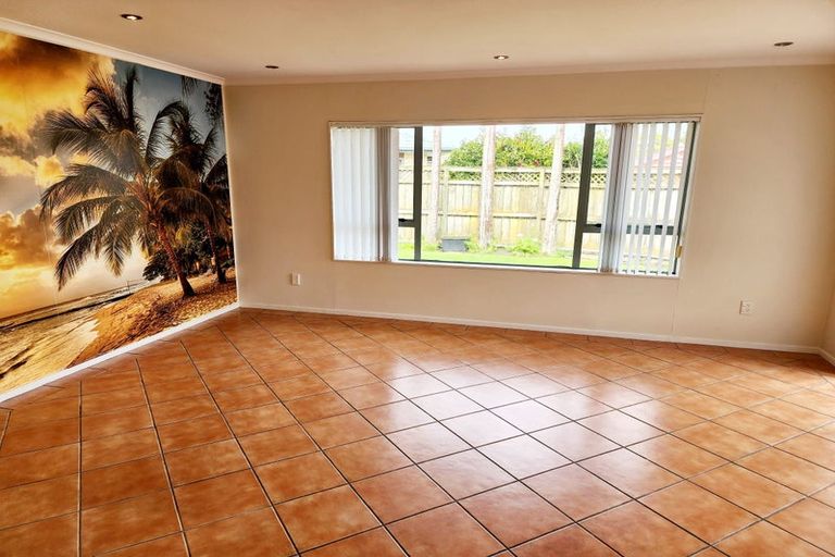 Photo of property in 8 Huntington Drive, Huntington Park, Auckland, 2013