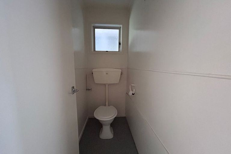 Photo of property in 3 Tahu Crescent, Sunnynook, Auckland, 0620